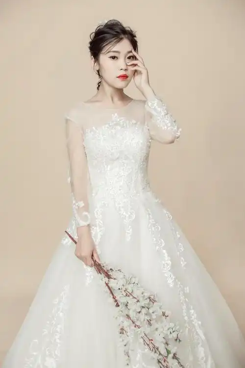 吴玉春的写真摄影作品《客片白婚纱》