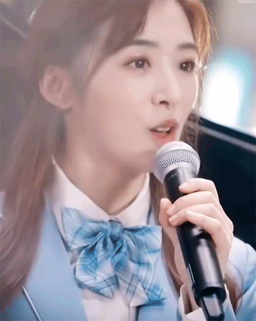 时差党延迟赏花——张含韵穿校服的样子完美符合我.