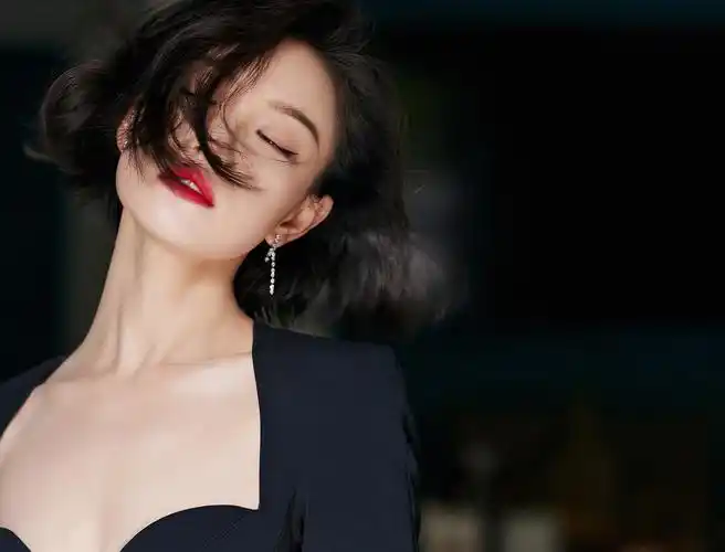 【美妆江湖】江疏影公开独家护肤秘笈,难怪她的皮肤美到发光!