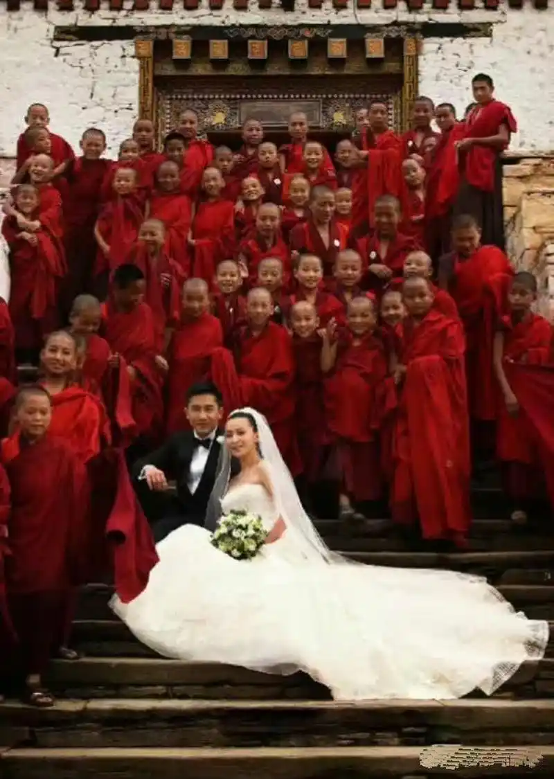 梁朝伟和刘嘉玲的结婚照如此与众不同.世界第一,绝对没有人能超越.