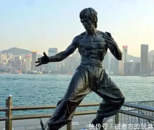 李小龙的这身肌肉放到现在能打几分