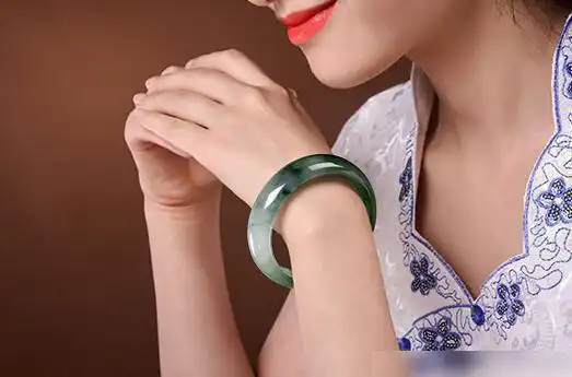 女性若长期佩戴翡翠手镯还能给身体带来这些潜移默化的影响