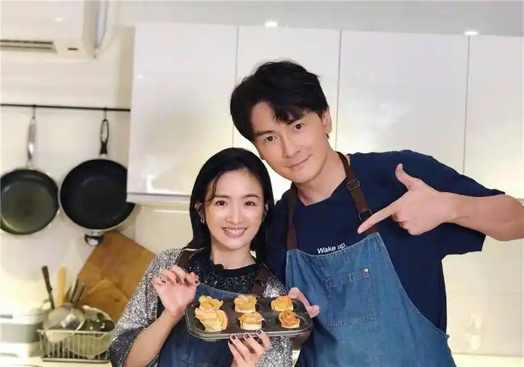 杨丞琳晒与林依晨郑元畅合照,偶像剧鼻祖聚会啦_和林_角色_人们