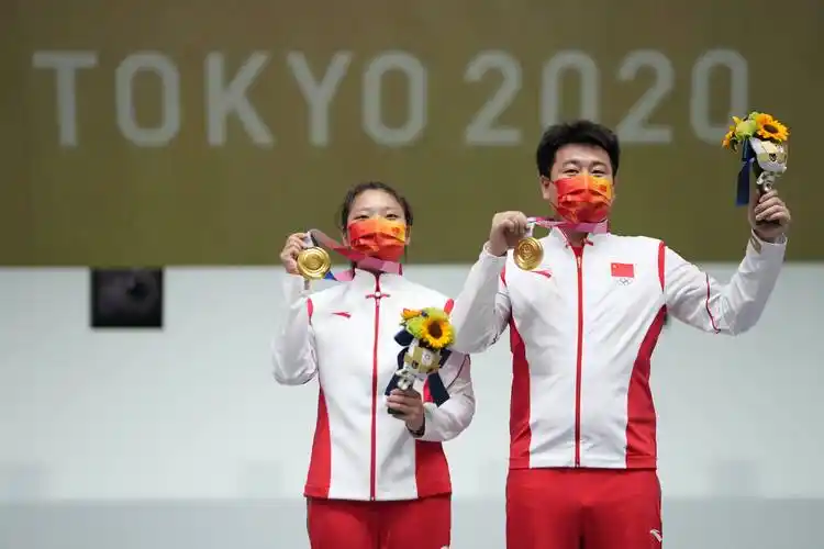 射击——东京奥运会10米气手枪混合团体:姜冉馨/庞伟夺冠