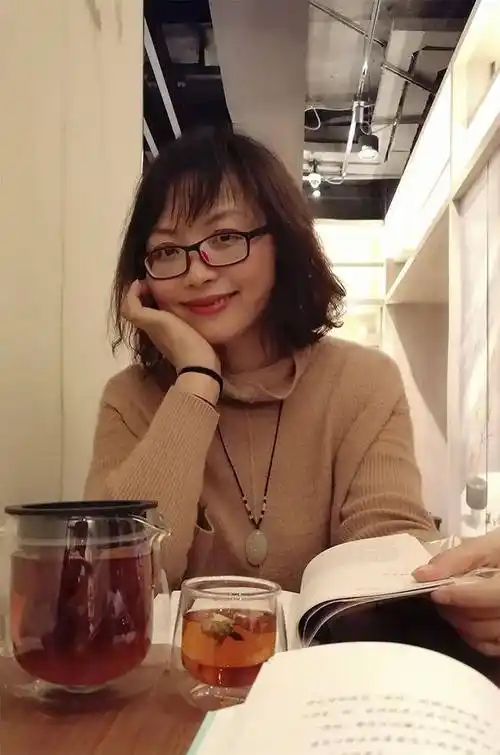 暗香:从下岗职工到爆款女作家,她的逆袭秘诀是什么?