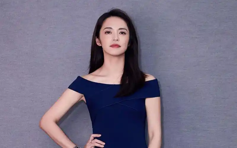 姚晨在意大利玩嗨了,连续多日晒照,这几组写真是太美了