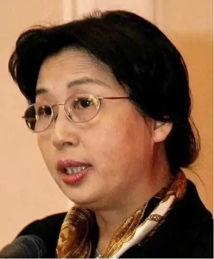 为何任正非女儿不同姓?