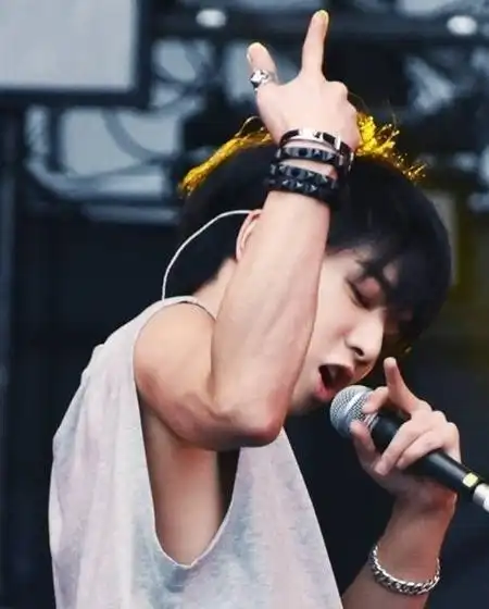 嚯!这大胸肌 这大膀子 这是可以免费看的吗#华晨宇问宝宝老大是什么