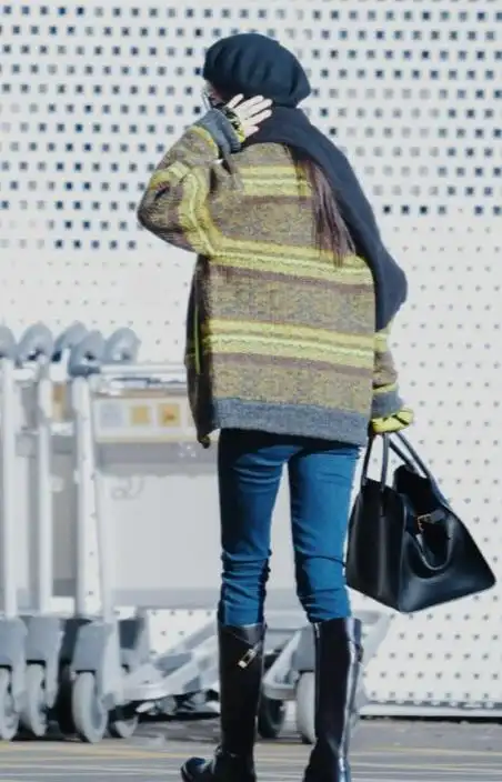 杨幂机场造型曝光美腿尽显时尚洋气