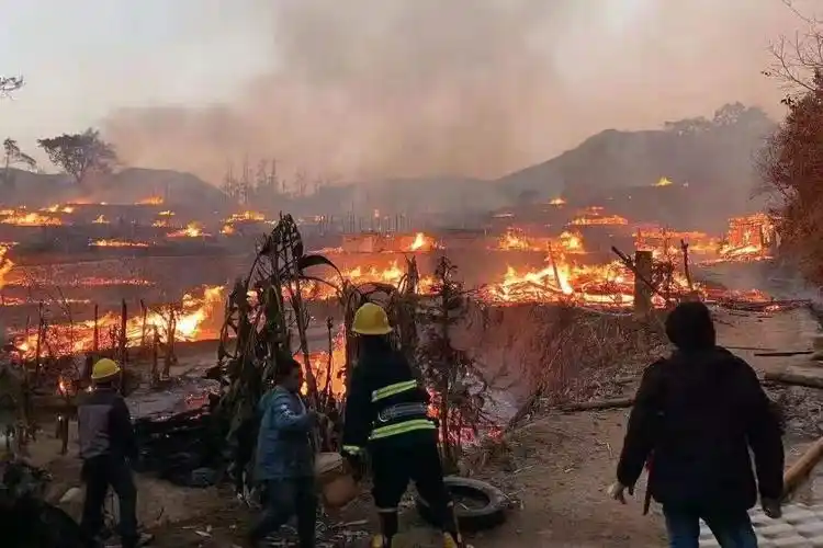 云南沧源县翁丁老寨发生火灾暂无人员伤亡