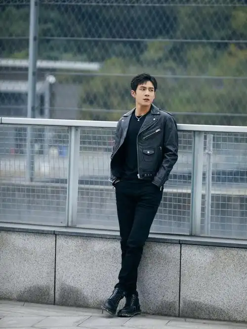 明星穿搭韩东君彰显绅士型格