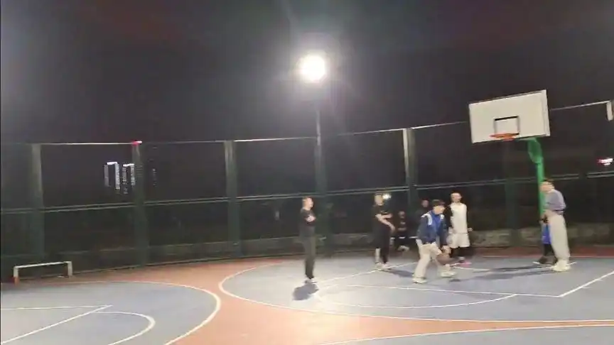 晚上打球的好地方,清溪路西站边上