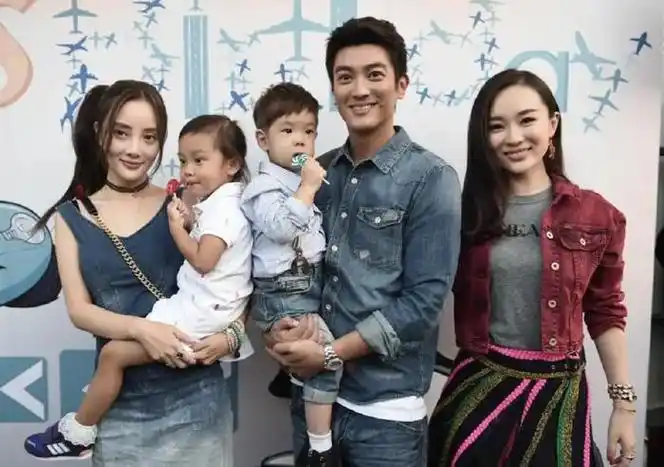 李小璐带女儿与霍思燕一家聚会,甜馨调皮逗嗯哼,梦回《爸爸回来了》