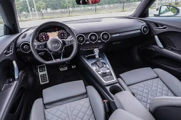 奥迪tt内饰功能