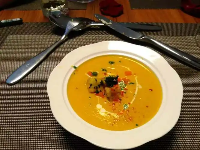 教您做一套正宗西餐正餐,田园色拉,意大利胡萝卜汤,牛排,甜点