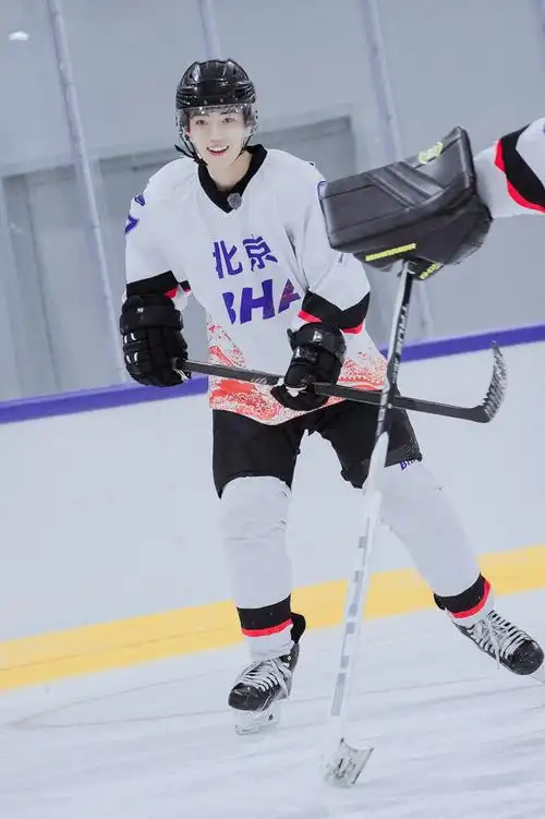 肖战冰球服壁纸我直呼太帅了太帅了太帅了