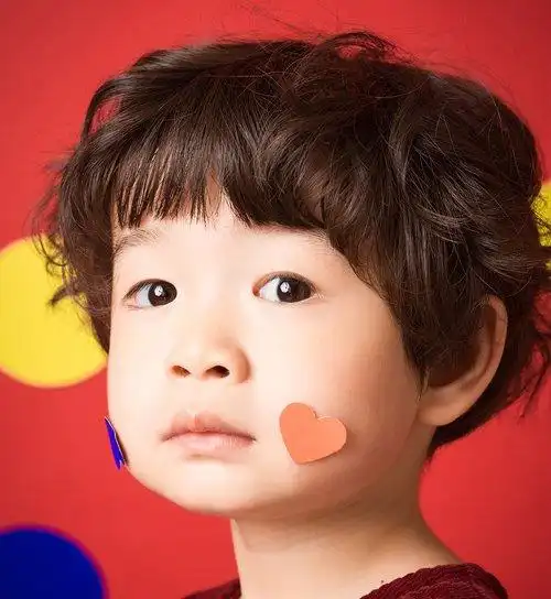 原来女童剪蘑菇头这么可爱 21年小女孩最新蘑菇头短发已上线_发型造型