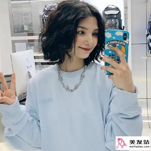 2021女生流行短卷发范本 多种卷度造型美出新高度_2023年流行发型