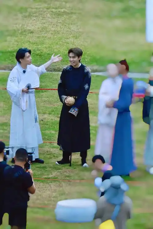 秦霄贤何九华全力以赴的行动派 - 抖音