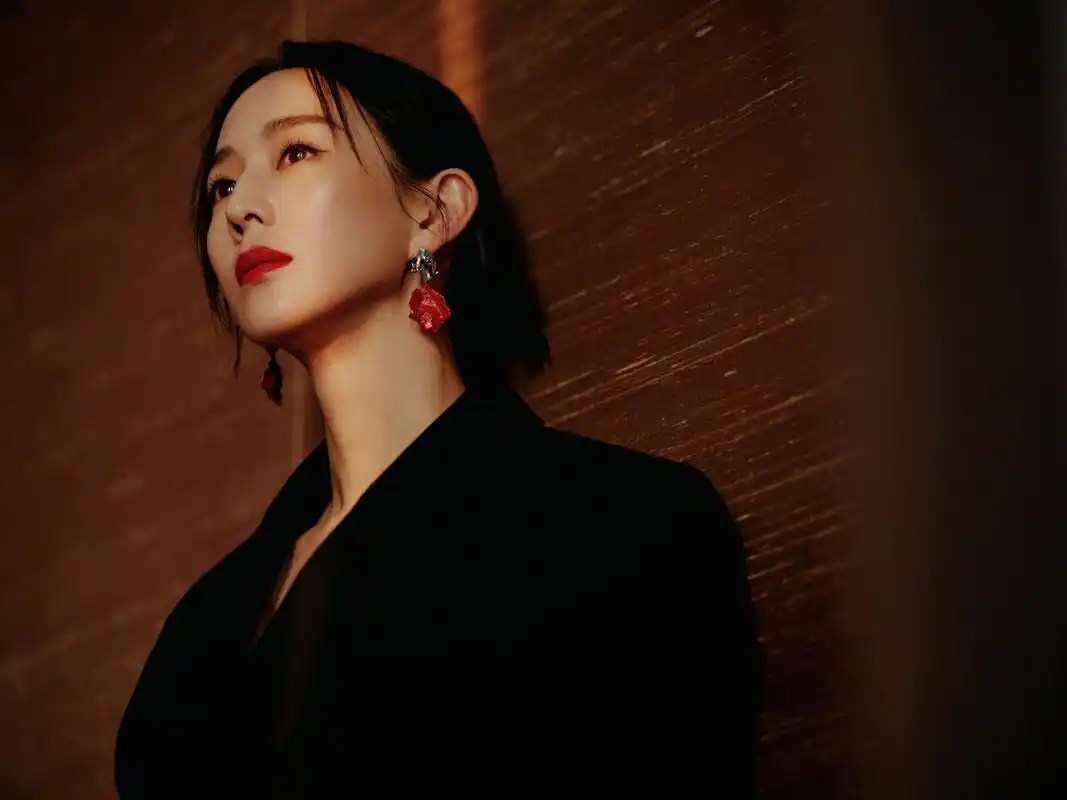 张钧甯超话 浪漫冬日,感受别样氛围;利落飒爽,体验极速飞驰.