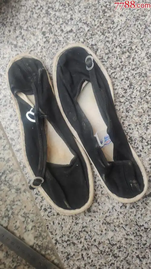 旧鞋一双黑色绒面白塑料底24码上海长征制鞋六厂"双欧"商标