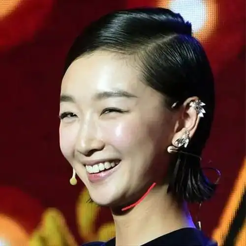 周冬雨这双下巴是认真的吗?