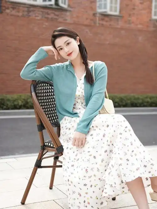 拍照姿势千千万,全身照这样拍,气质漂亮身材又好