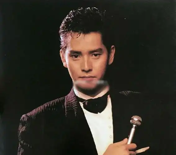 生涯中,他凭借出色的音乐才华,深情的演唱以及对粤语歌曲的无尽热爱