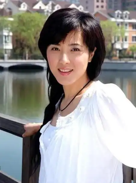 中戏校花曾黎旧照颜值爆表美貌不输章子怡为何未成大器