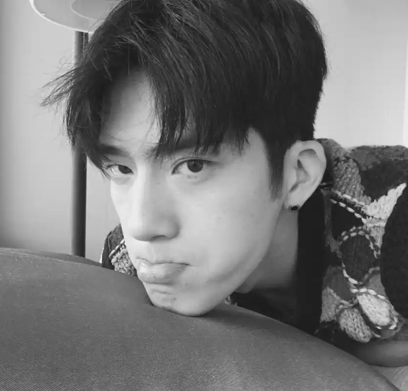 《微微》《怦然心动》惨败,战七少的这本小说突然爆红荣登榜首!