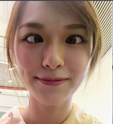 港姐冠军冯盈盈私照曝光 妈妈颜值超高爆红