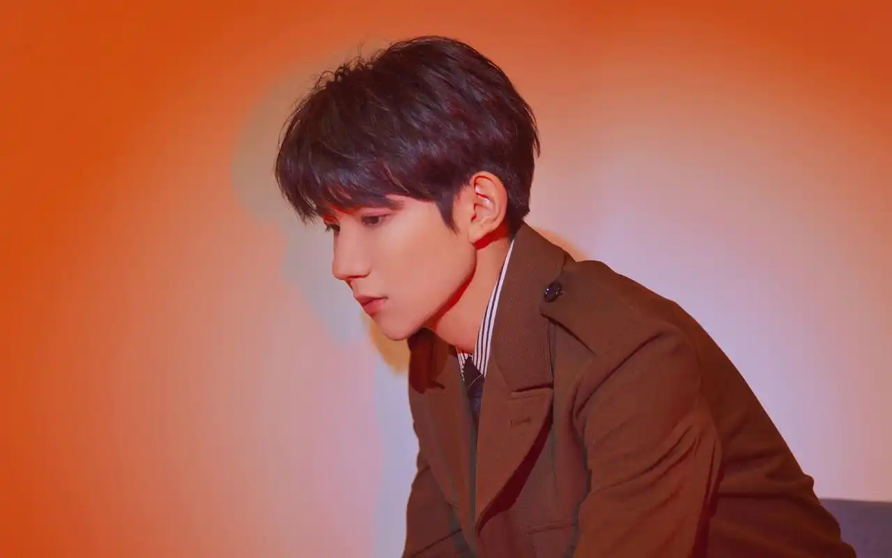 王源帅气图片桌面壁纸