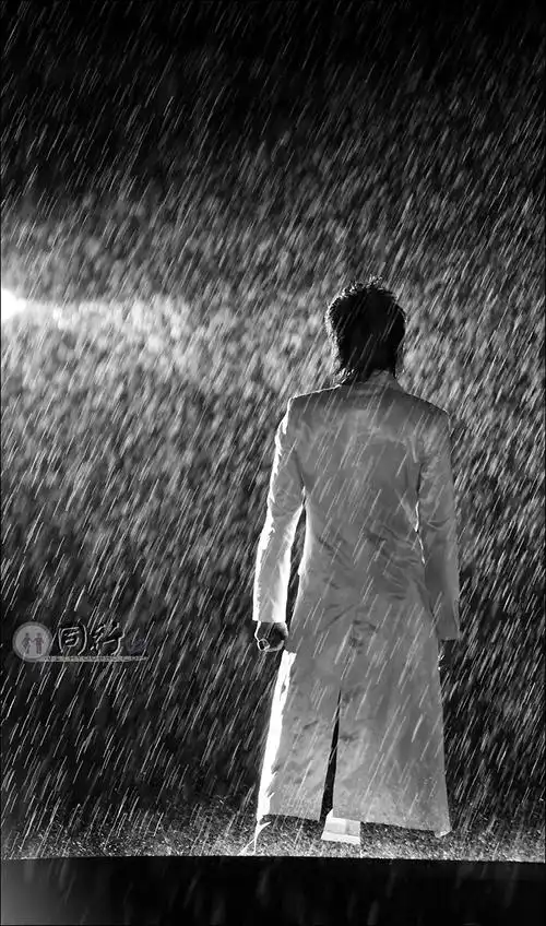 如果说雨是思念的眼泪,那么此刻,在雨中