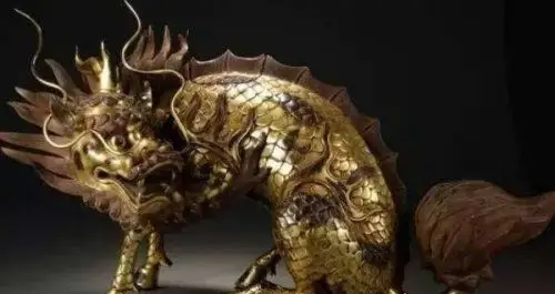 世界上有人拍到麒麟 头似狮子角似鹿(真假未知)