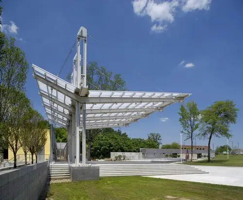 菲也特维尔节日公园的露天舞台(fayetteville festival park)