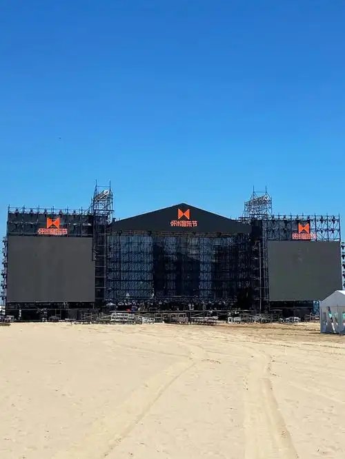 8月24日阿那亚虾米音乐节双舞台搭建中