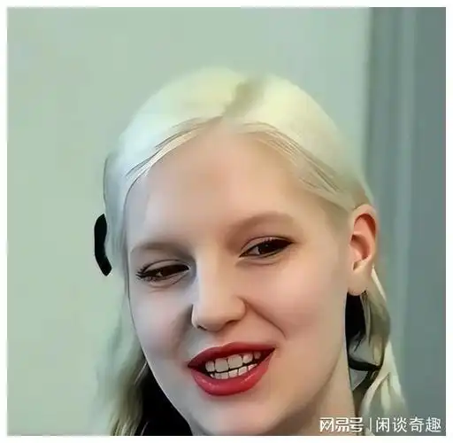 撒贝宁老婆近日被拍,欧洲人确实不抗老,没到50岁就变成这个样