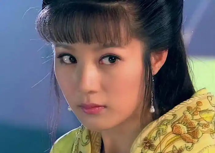 邬靖靖:姑父是著名导演尤小刚,靠最清纯西施走红,如今怎样了_邬倩倩