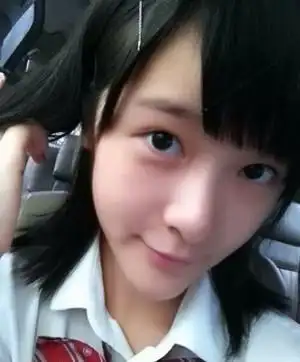 组图:童星徐娇校服写真卖萌