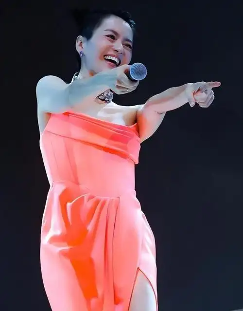 48岁的梁咏琪:赢下了爱情,却输了事业