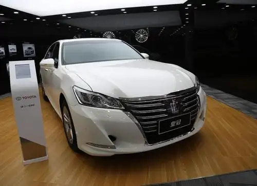 皇冠(crown)是丰田集团旗下一款中大型车汽车品牌.