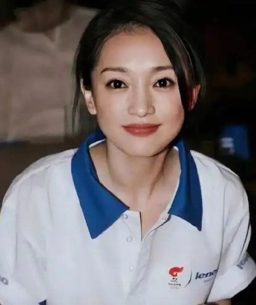 周迅又矮又没胸算不算美女看她和章子怡袁泉合照就知道