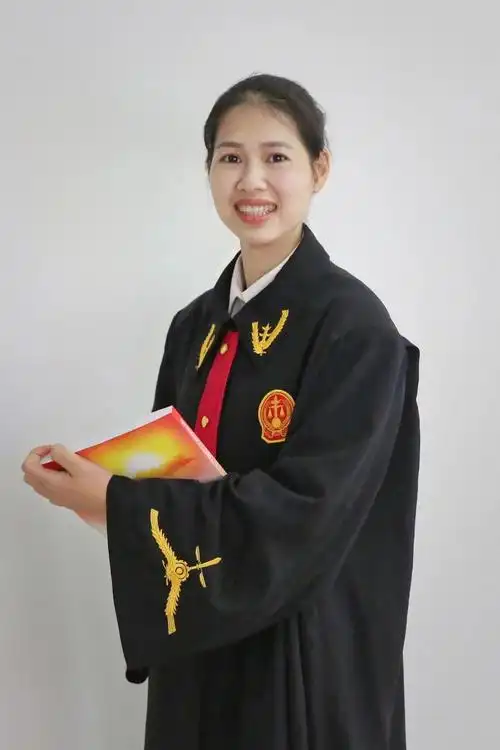 女法官国际日一袭法袍书正义不负韶华仍铿锵