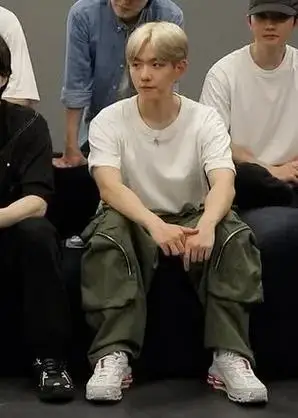 生图比精修少了距离感#边伯贤 #生图 #男友风 #女友视角# - 抖音