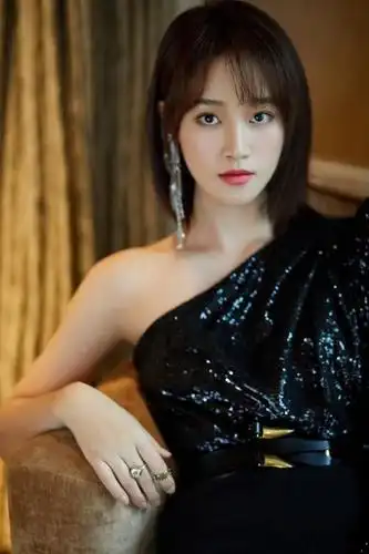 《精英律师》热播 蓝盈莹"希望自己是斜杠青年"