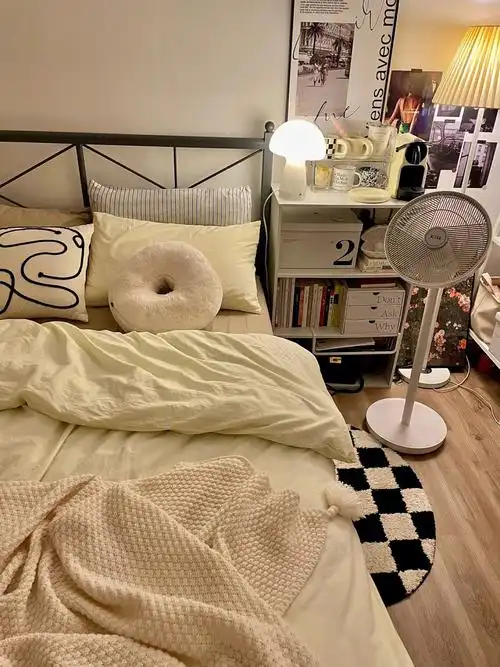 room晚间氛围感卧室随手拍