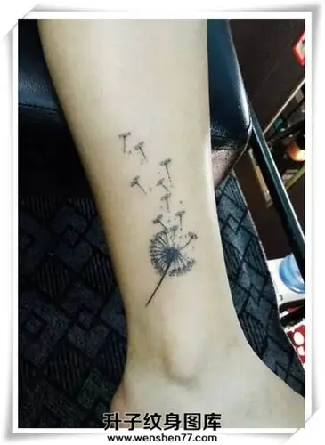 脚踝蒲公英纹身图案