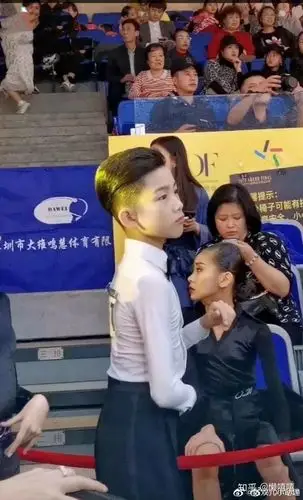 王崇墨今年多大了身高多少为什么要从郎小花换成李茉晗