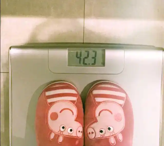 春节佟丽娅晒80斤体重并喊话:来互相伤害,吃不胖体质真让人羡慕