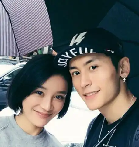 【图】揭秘张哲瀚女友是谁 网曝其疑似整容